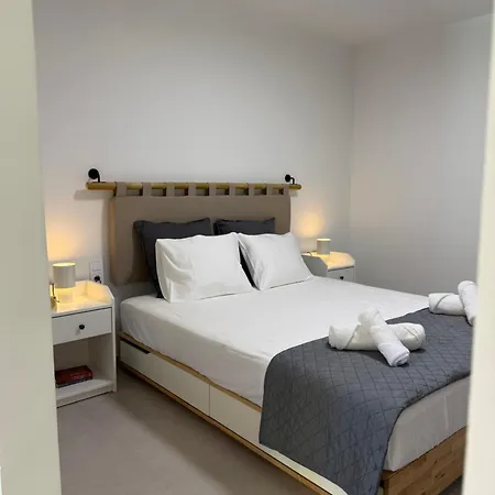 The Yard Place Zaháro