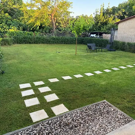 The Yard Place Zaháro