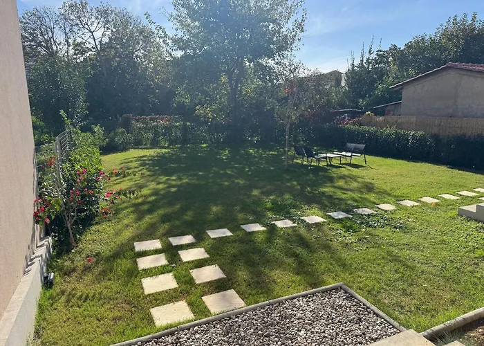 The Yard Place 3* זכארו