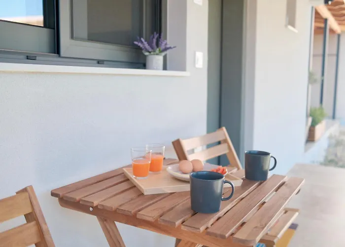 The Yard Place 3* זכארו